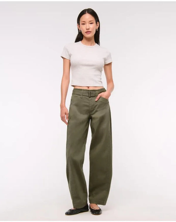 Pantalones con corte de barril y cinturón